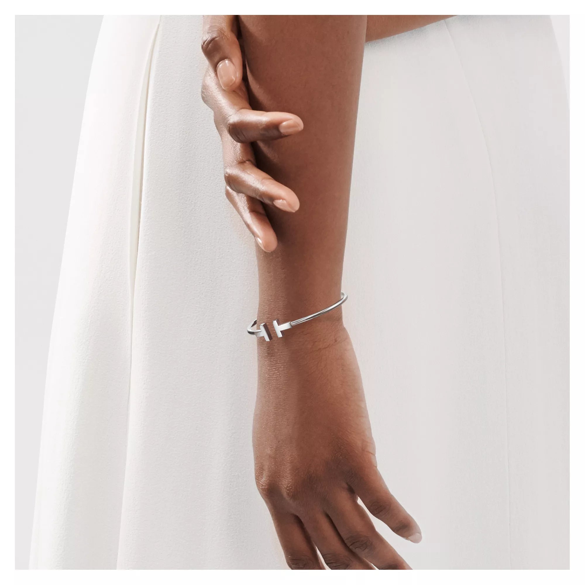 Carave Paris Minimalist T Wire Bracelet