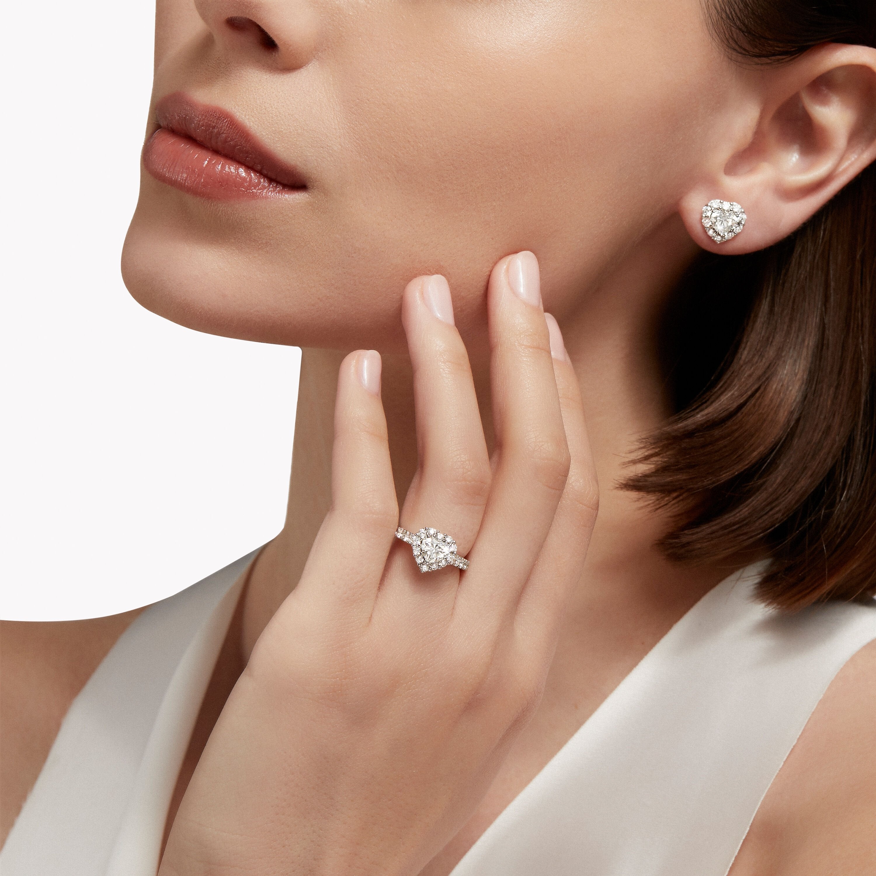 Carave Paris Round Halo Diamond Engagement Ring
