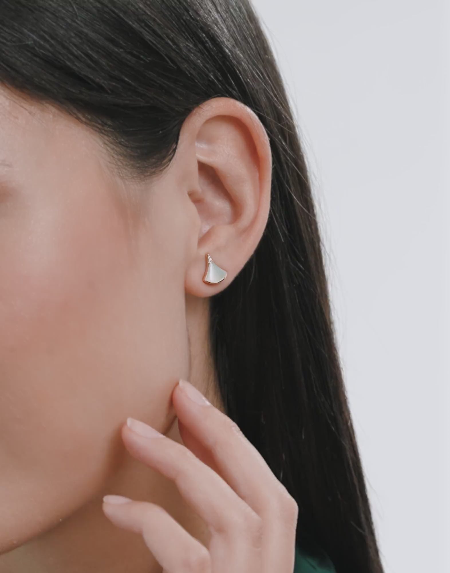Carave Paris Diva Turquoise Fan Stud Earring in Yellow Gold